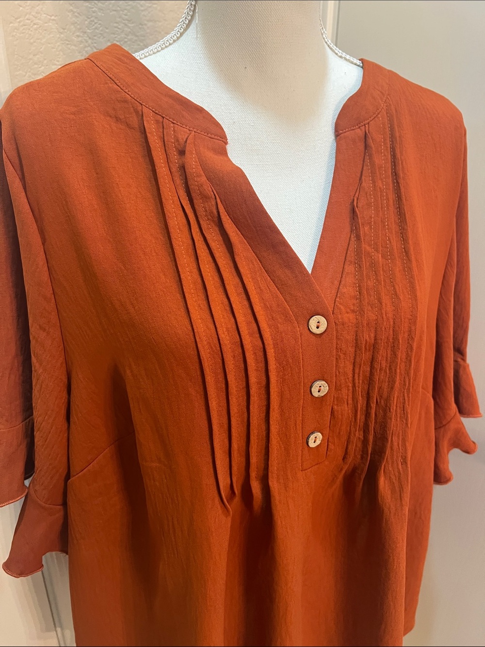 BloomChic Rust Orange Pintuck V-Neck Tunic - Picture 3 of 5